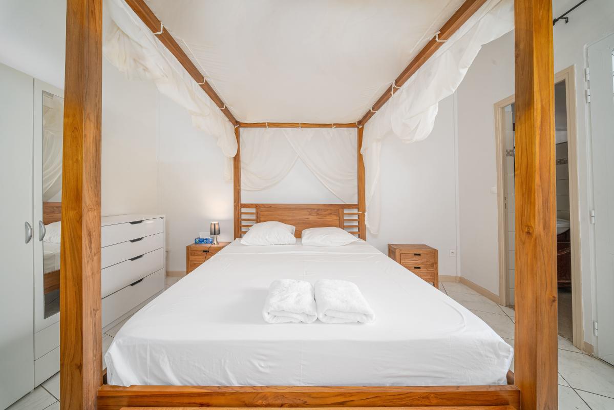 chambre 3-double-climatisee-villa-diamant (2)
